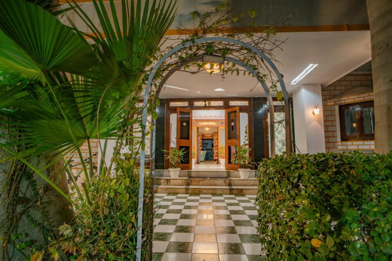Hotel Ambavgarh Palace Udaipur Dış mekan fotoğraf